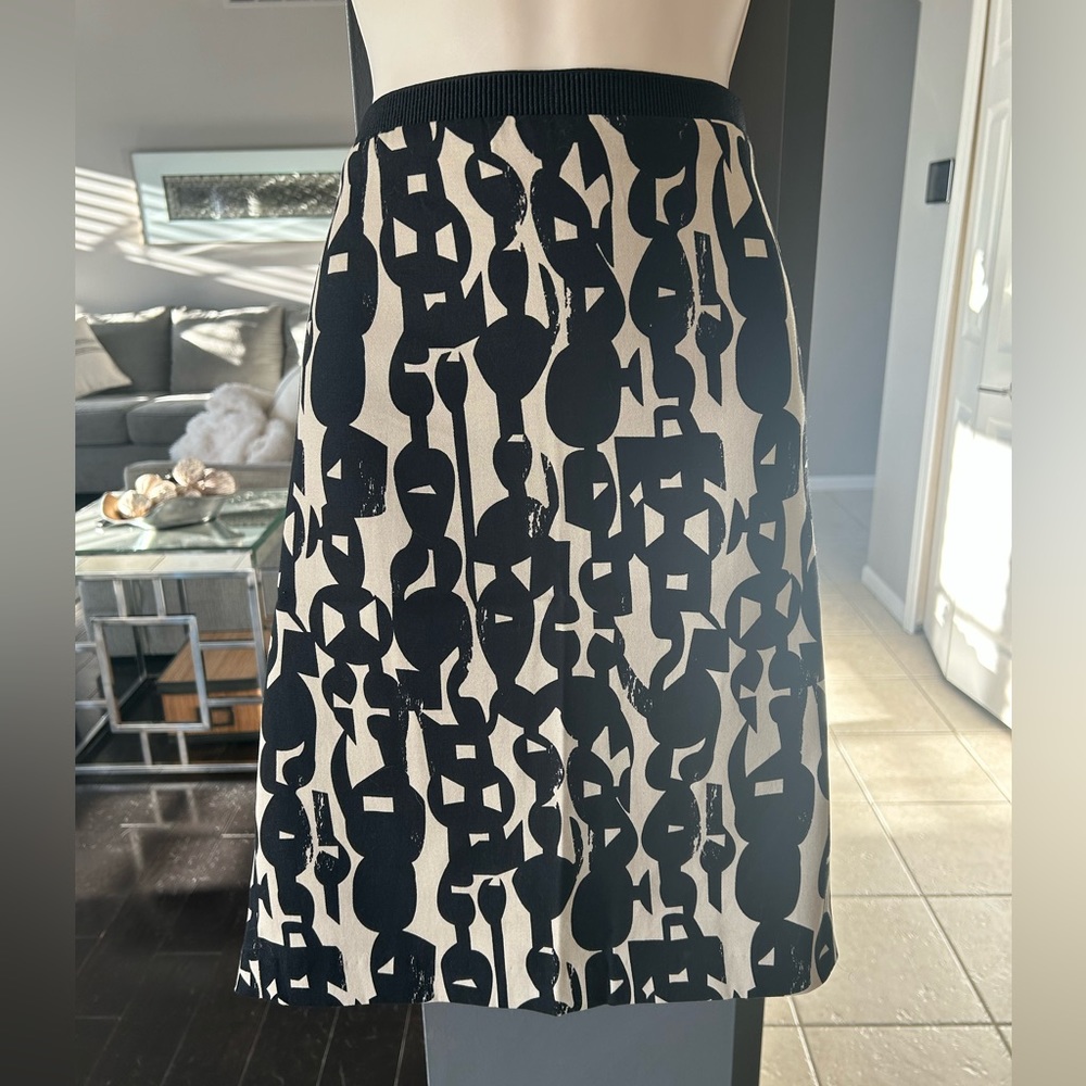 Dalia Collection - Black and Tan Skirt. Size 2. Geometric pattern.
